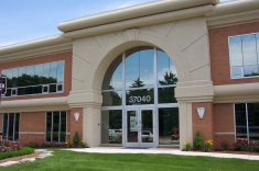 Holiday Professional Building 37040 Front