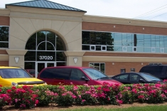Holiday Professional Building 37020