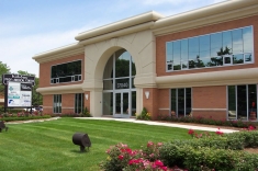 Holiday Professional Building 37040